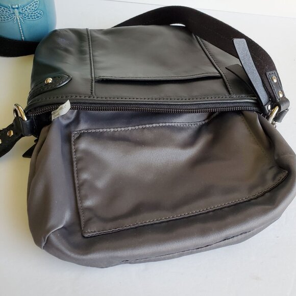 EUC Coach Daisy Leather Swingpack in Black (F49425) - Picture 12 of 15